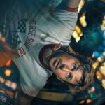 RECENZJA: Baw się dobrze i przeżyj | Apokalipsa w rytmie scrollowania